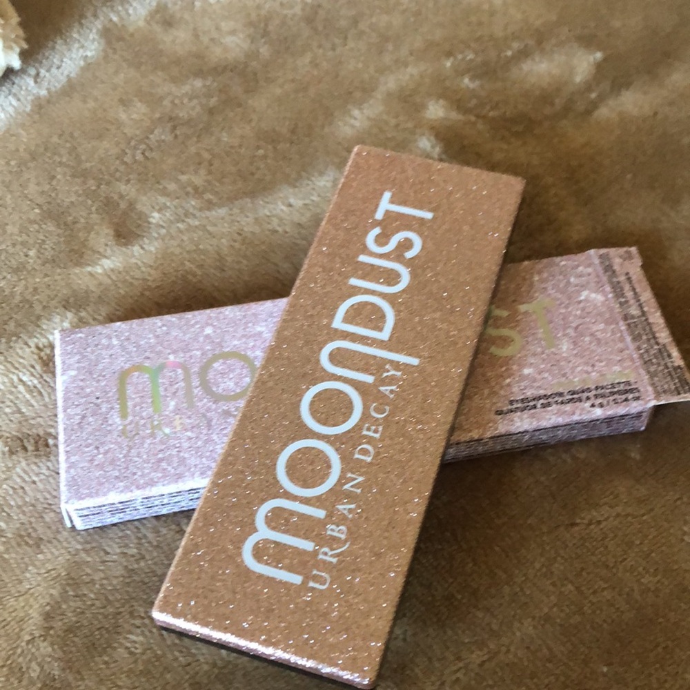 Moon Dust eyeshadow - Picture 3 of 3